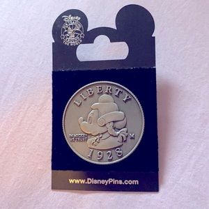 Rare Disney Liberty coin pin